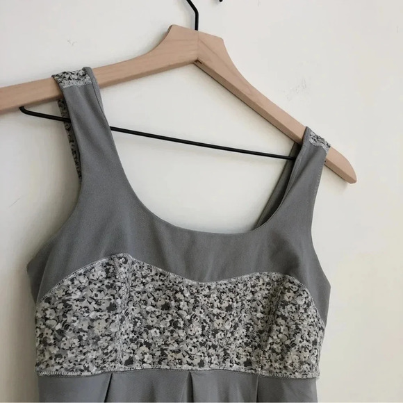 Lululemon Elevate Tank top Ambient Grey /Petite fleur silver
spoon sleeveless - Picture 4 of 12